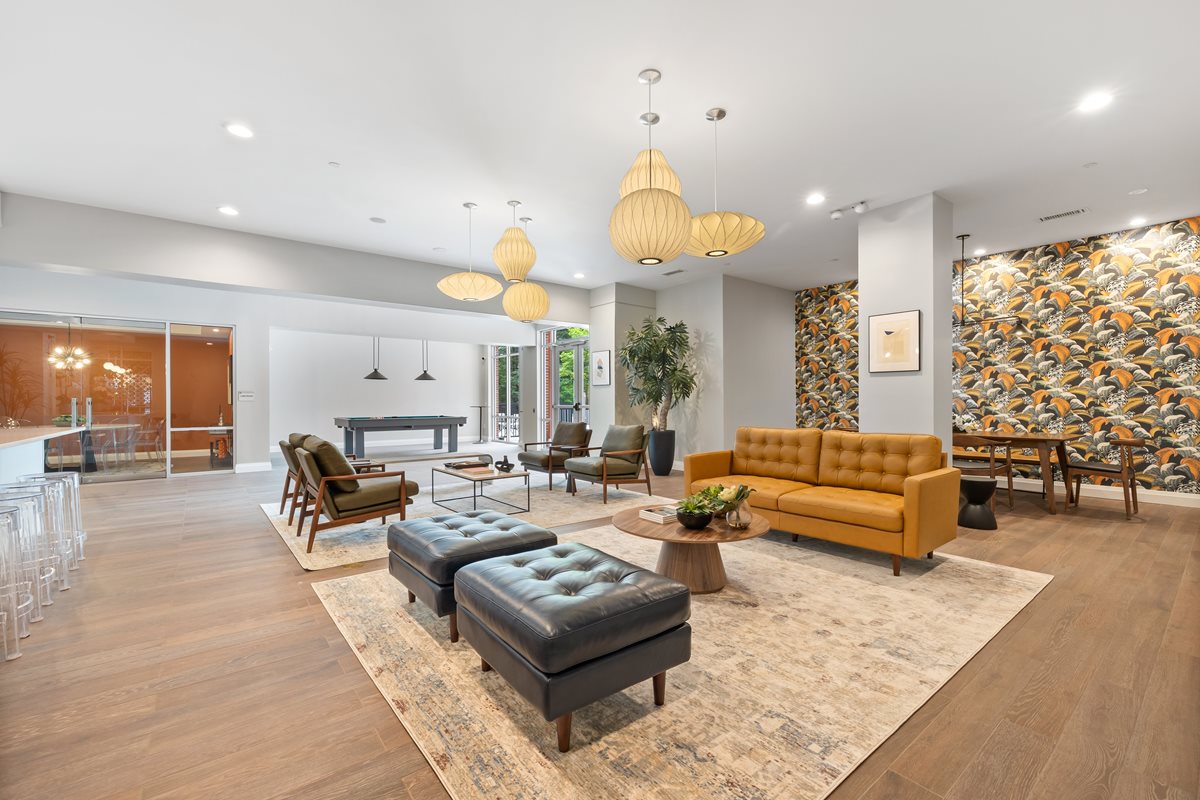 Paramount & Majestic At Spectrum Town Center Apartments